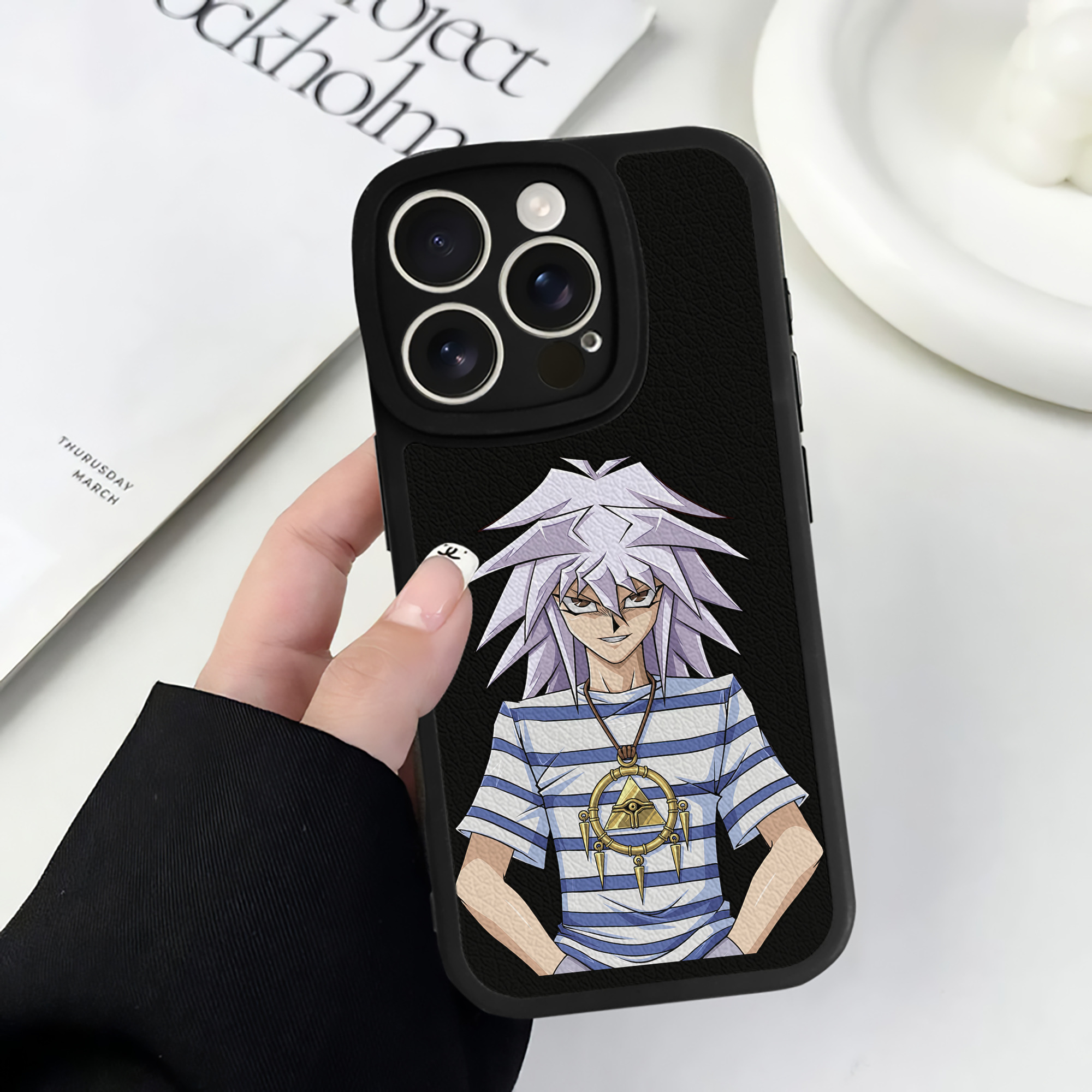 遊☆戯☆王 Yu-Gi-Oh! 【iPhone 16シリーズ対応】シリコンスマホケース（レザー調） 材質：シリコン